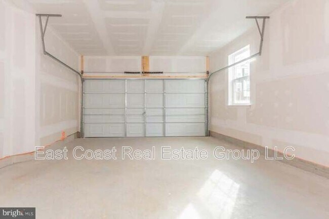 Building Photo - 5123 Ironsides Dr