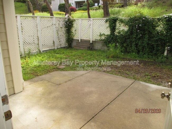 Building Photo - 61 Glen Lake Dr