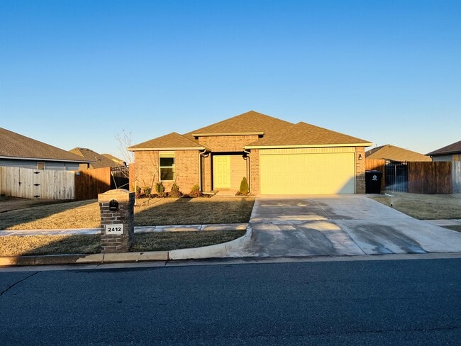 Building Photo - 2412 Sunshine Ln