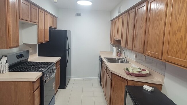 Building Photo - 1603 N Windsor Dr