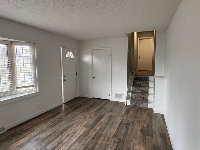 Building Photo - 4611 Scott St