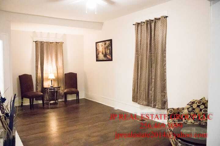 Building Photo - 714 4th Ave SE