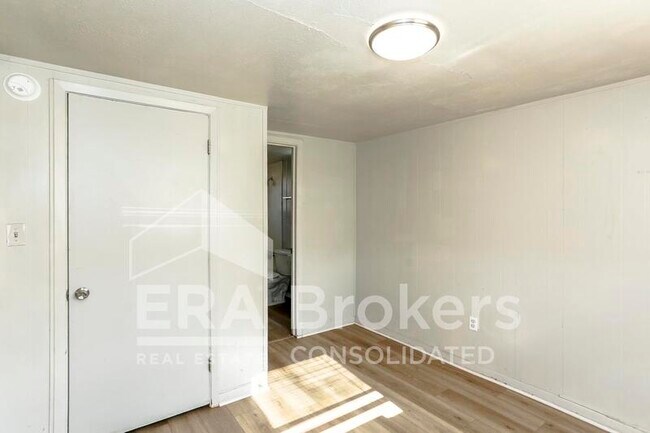 Building Photo - 404b Hill St