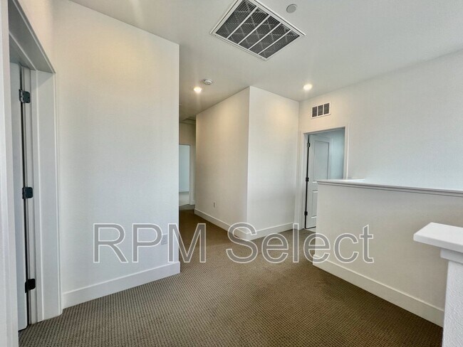 Building Photo - 2604 Atascadero Dr