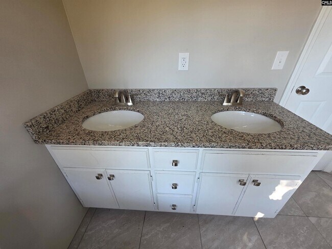 Building Photo - 714 Windy Rd