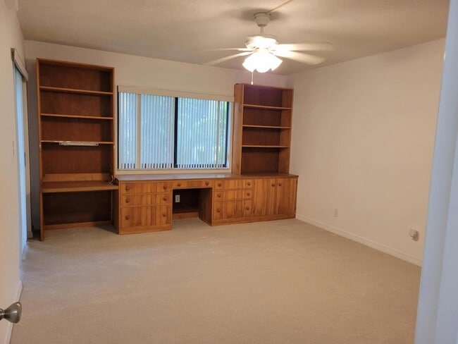 Building Photo - 1611 Minutemen Causeway