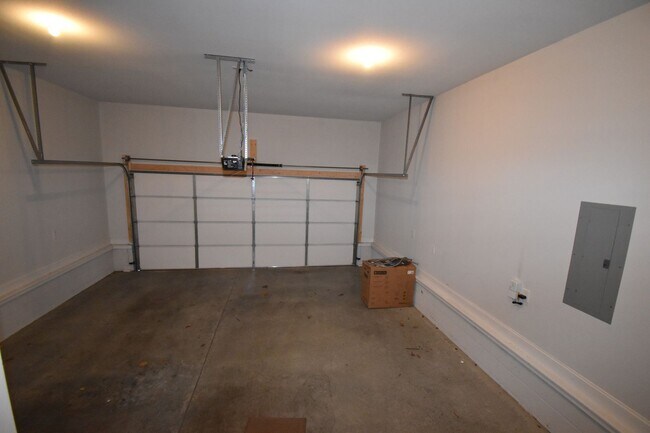 Building Photo - 1072 Fuji Ln