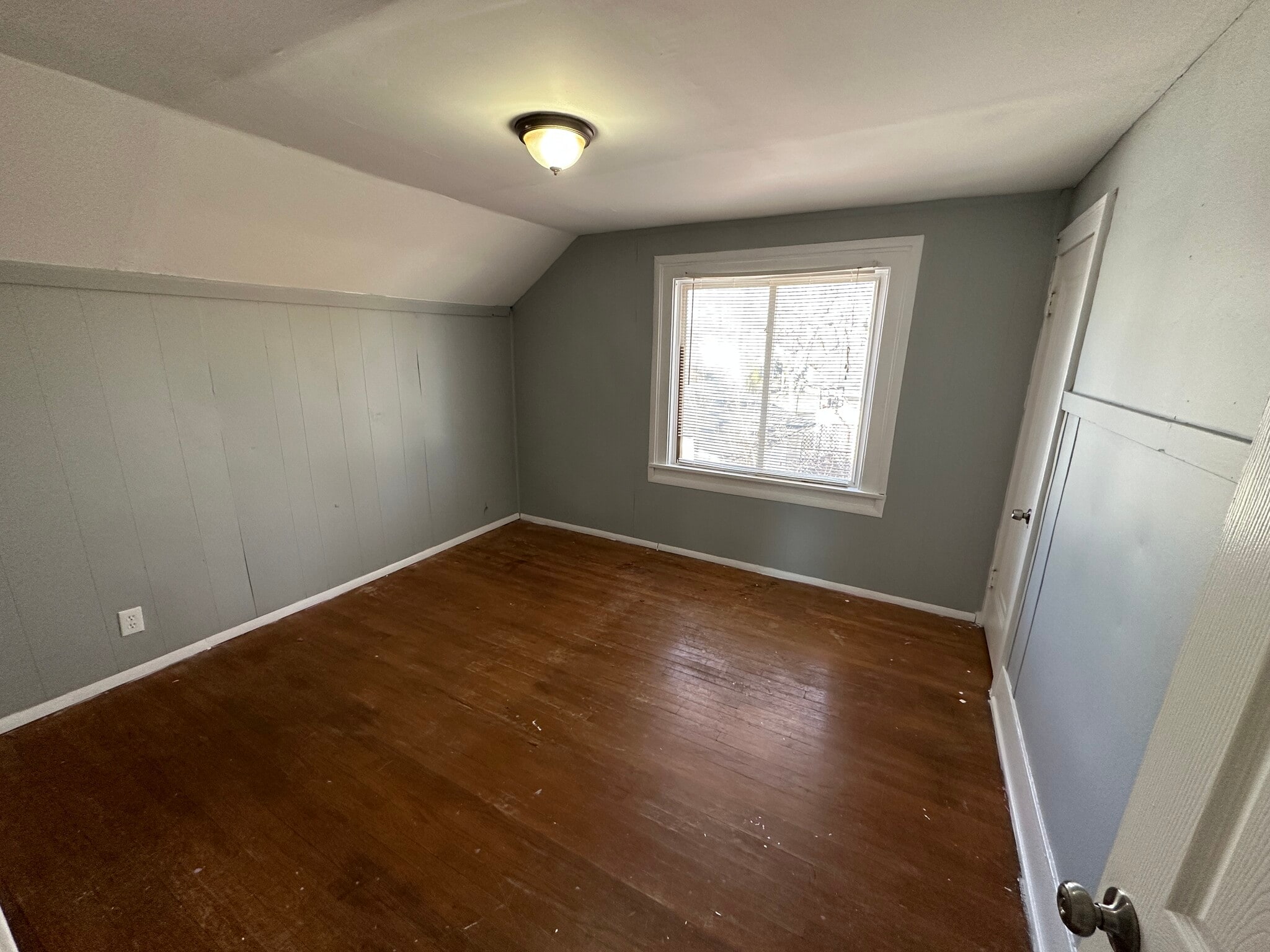 Building Photo - 2029 Cartier St