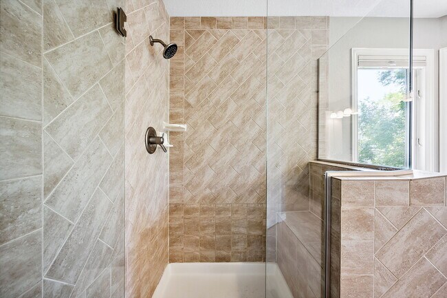 Building Photo - 534 Sawtooth Point