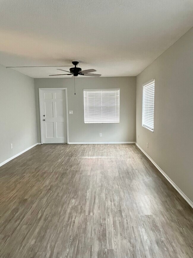 Building Photo - 3540 32nd Ave N