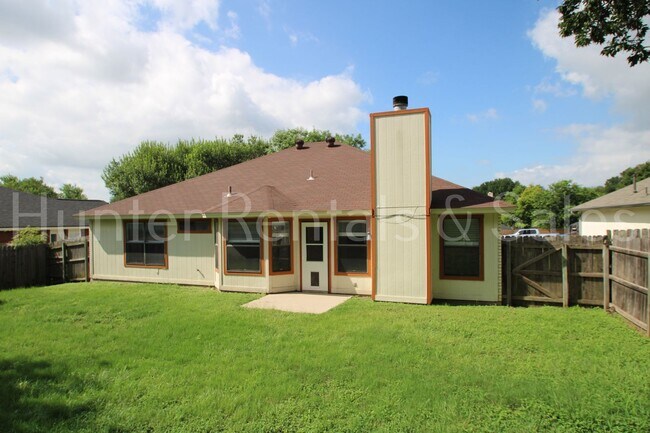 Building Photo - Charming 3-Bedroom Home with New Carpet and Spacious Backyard