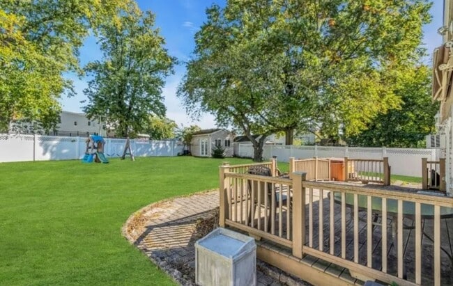 Building Photo - 1308 Sunnyfield Dr