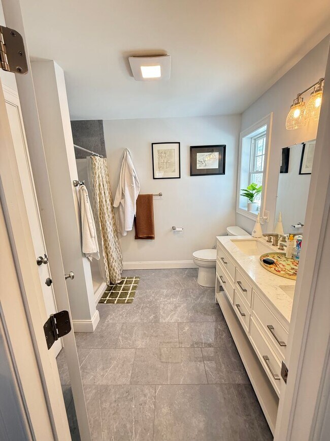 Building Photo - Luxury Duplex