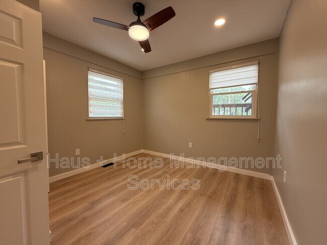 Building Photo - 403 Wall Ave