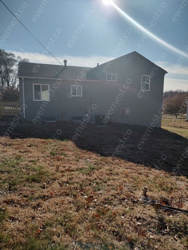 Building Photo - Charming 3-Bedroom Home with Fenced Yard a...