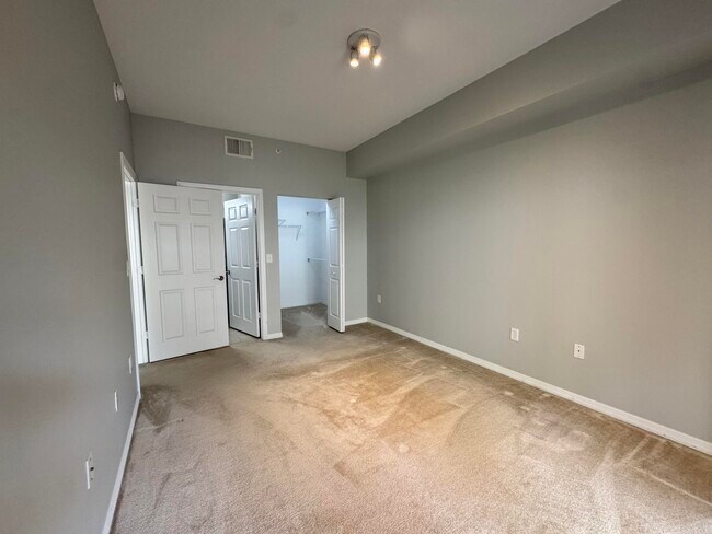 Building Photo - 4907 Midtown Ln