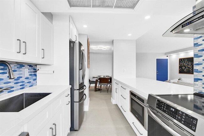 Building Photo - 2701 N Ocean Blvd