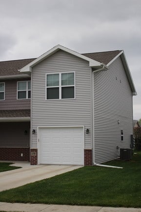 Building Photo - 3666 Ravenwood Cir