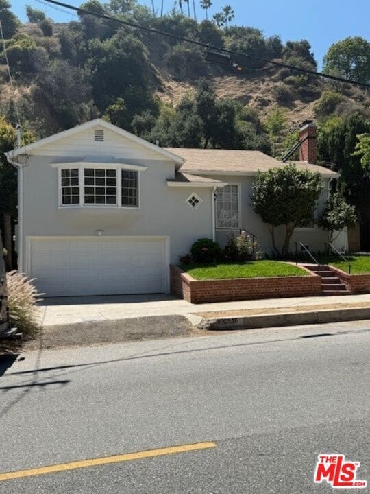 Building Photo - 2515 Canyon Dr