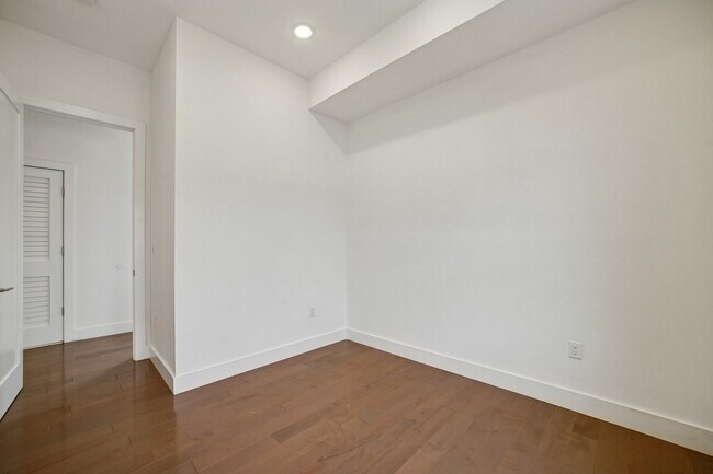 Building Photo - 46 Carlton Ave