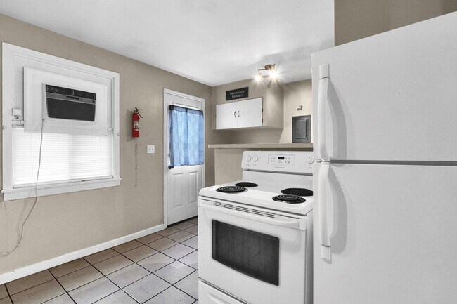 Building Photo - 1131/1133 W Ivy Ave