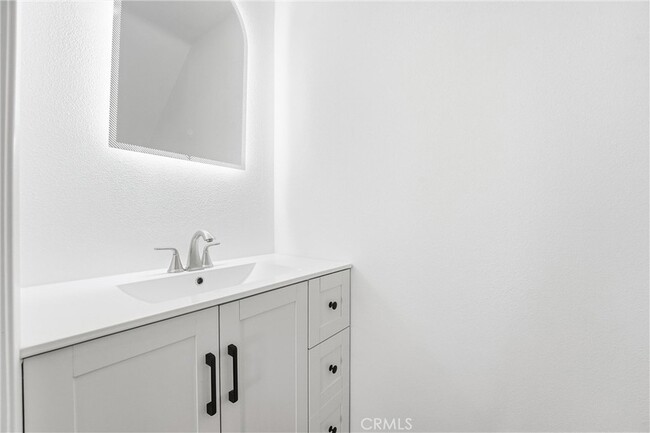 Building Photo - 2 Carlsbad Ln