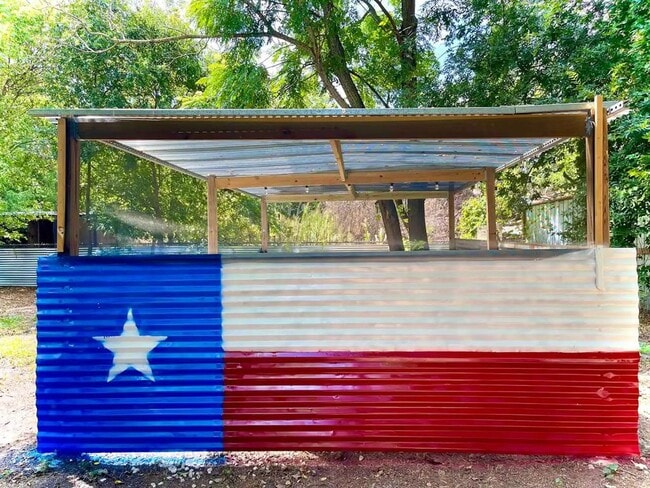 Building Photo - 1582 Valley Dr