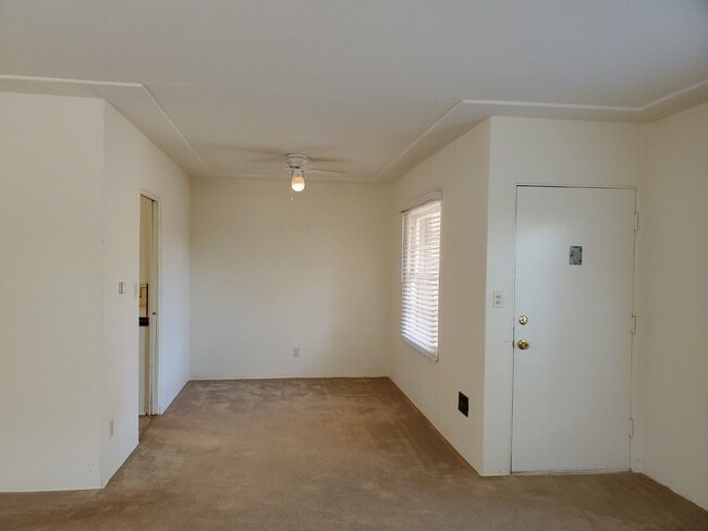 Building Photo - 3414 N Mountain View Dr