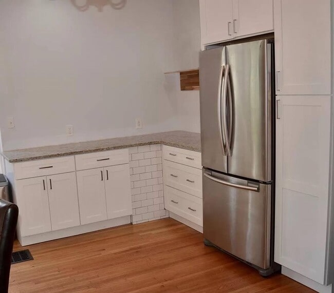 Building Photo - Crescent Hill  Charming Three Bedroom Bung...