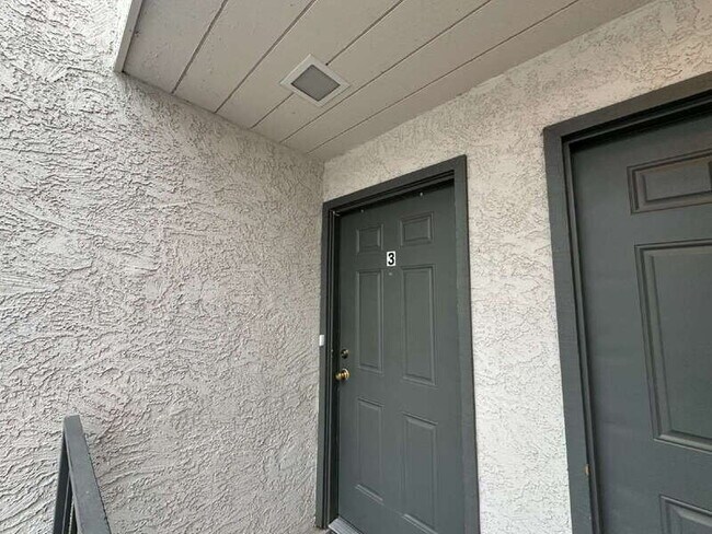 Building Photo - 1559 W Mercer Ln