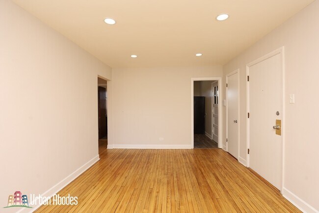 Building Photo - 7520 N Ridge Blvd