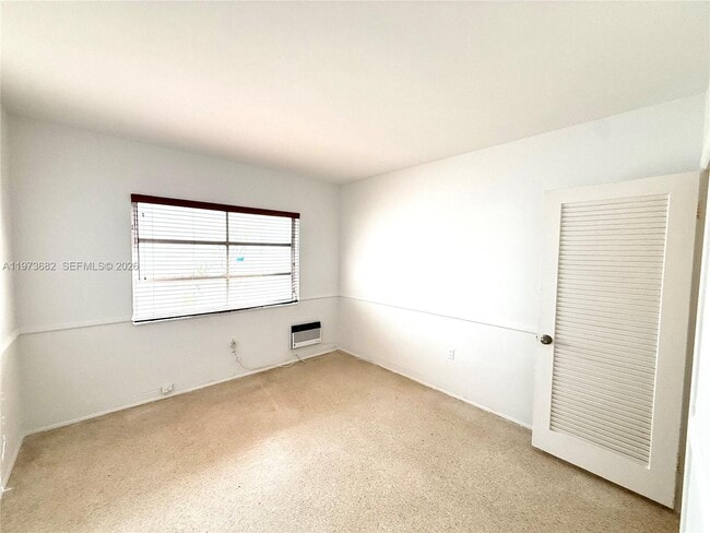 Building Photo - 845 Fairway Dr