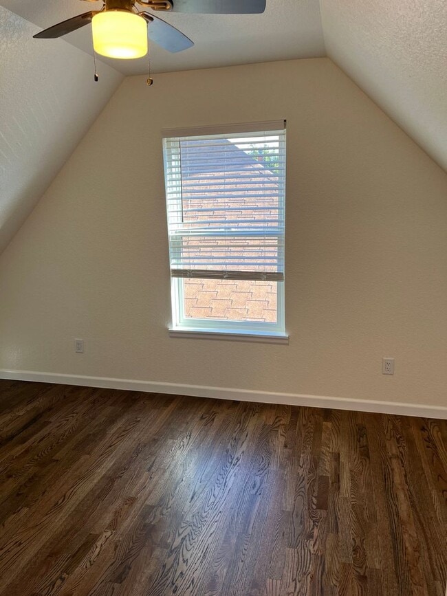 Building Photo - ALL PROSPECTIVE TENANTS MUST SUBMIT A $58 ...