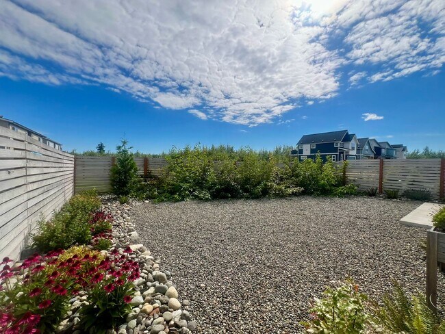 Building Photo - BEAUTIFUL 3Bd 2.5Ba energy efficient home ...