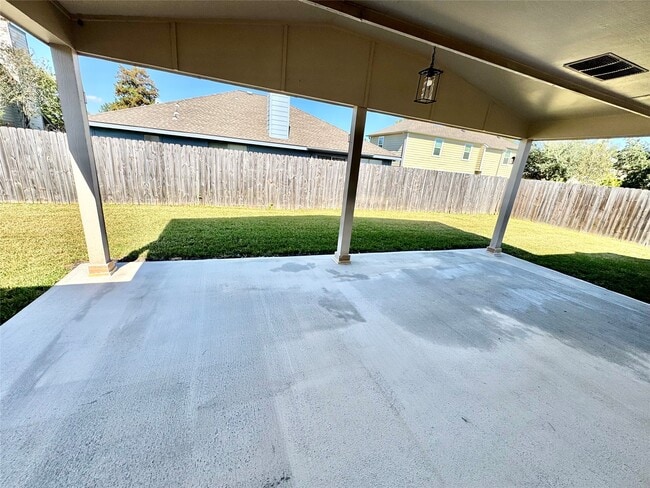 Building Photo - 2510 Carriage Ln