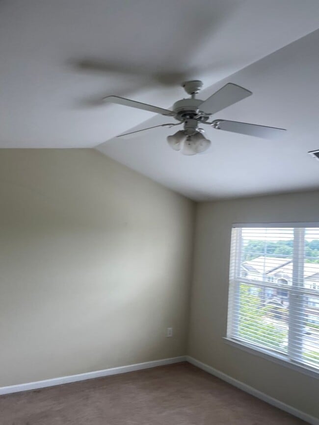 Building Photo - 18-1825 Whittaker