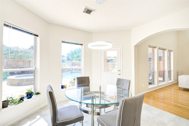 Building Photo - 14411 Chartley Falls Dr