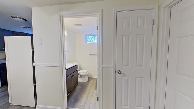 Building Photo - Basement Apartment