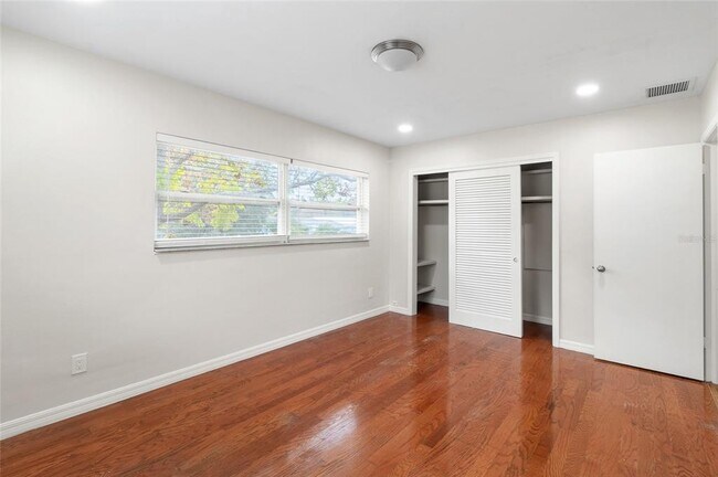 Building Photo - 1966 Sandra Dr