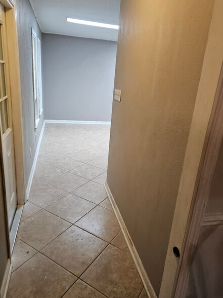 Building Photo - 3736 Cumberland Dr