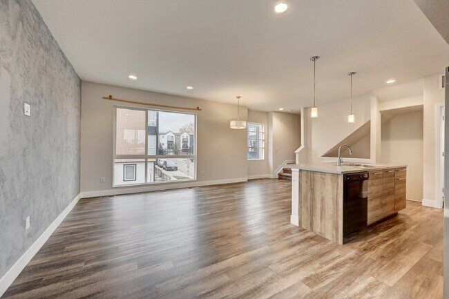 Building Photo - $2,795 - 3 bed, 3.5 bath located in Lakewood with AC, and In Unit Laundry!