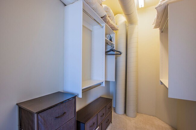 Building Photo - Absolutely stunning high rise loft at Metr...