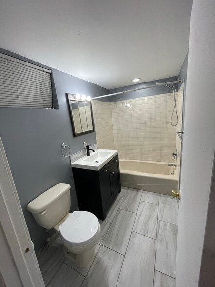 Building Photo - 216 Carnation Ct