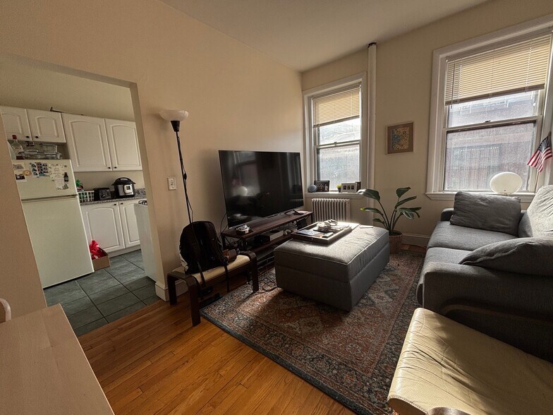 Building Photo - 19 Irving St