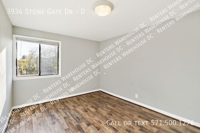 Building Photo - Move in ready 1Bd/1Bth home in the gated S...