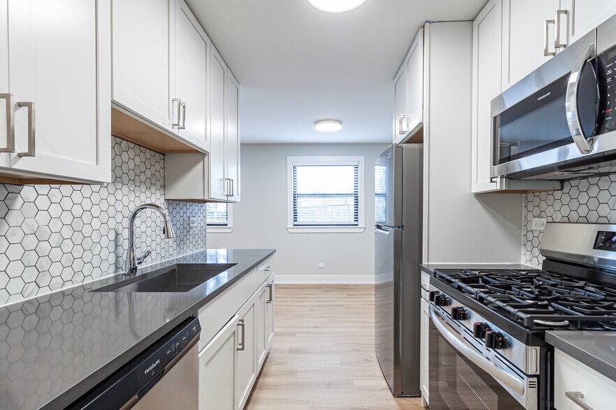 Building Photo - 520 W Aldine Ave