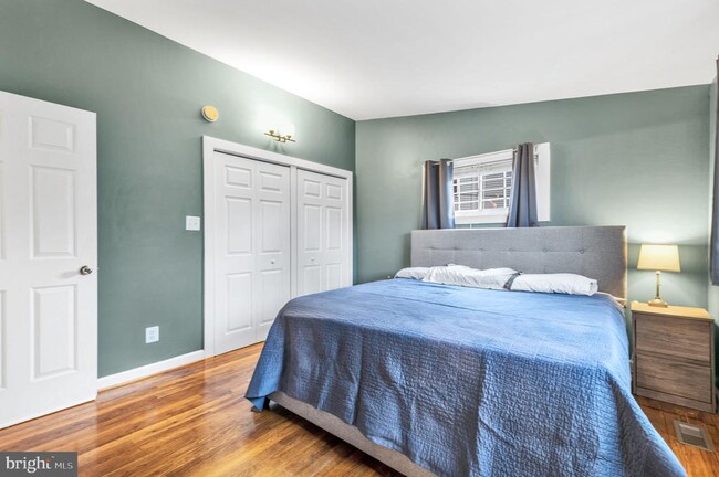 Building Photo - 4415 Elmwood Dr