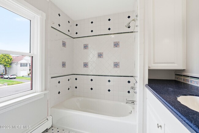 Building Photo - 638 Overton Pl