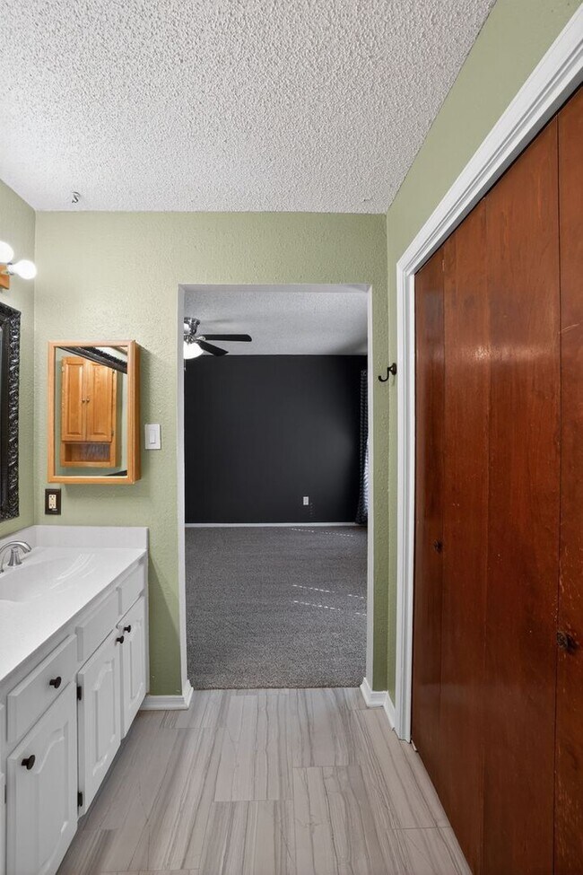 Building Photo - 2511 Ironwood Ct