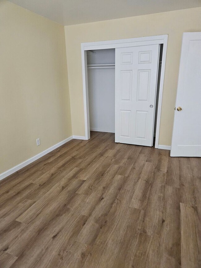 Building Photo - ?Charming 2-bedroom, 1-bathroom duplex ?in Sacramento
